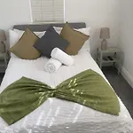 Great 5-Bedroom House In Thornton Road Sleeps 14+