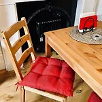 1 Bedroom Apartment In Shepherds Bush, London