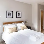 Amazing New Spacious Apartment In Se1
