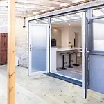 Amazing New Spacious Apartment In Se1