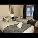 Real Lush Properties-1 Bed Greenwich Apartment, London, Sleeps 6