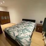 Beautiful 2 Bedroom Flat In London! Near Excel O2 Arena And Central! With Garden