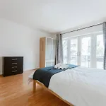 Up To 4 People, Room In A Share House Next To London Bridge