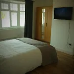 Guest House Clapham South Station By Pink Property Consultants