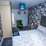 Remarkable 2-Bed Apartment With Sea View