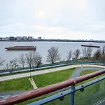 Remarkable 2-Bed Apartment With Sea View