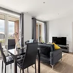 Modern City Apartment In O2