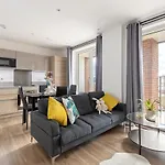 Modern City Apartment In O2
