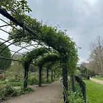 2 Minutes From Hyde Park, Private Room F