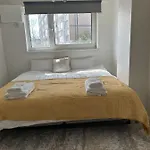 Cheerful Double Room For Single Use