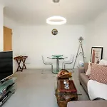Superb Cozy Flat In Lovely Area