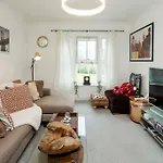 Superb Cozy Flat In Lovely Area