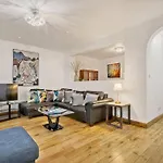 Spacious 3 Bed Apt- Earls Court