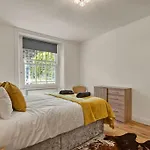 Spacious 3 Bed Apt- Earls Court