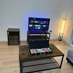 Royal Dock Luxury Apartment