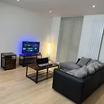 Royal Dock Luxury Apartment