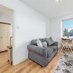 One Bedroom Flat In Central London #02