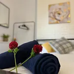 Room In Apartment In Central London