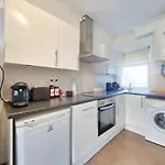 Stunning One Bedroom Studio Apartment In Tooting Broadway London