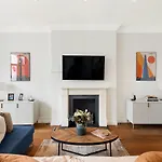 Beautiful Regents Park Apartment