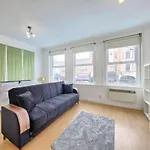 Stunning One Bedroom Studio Apartment In Tooting Broadway London