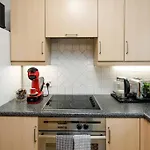 Superb Cozy Flat In Lovely Area