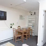 Evergreen Apartments-Flat 7, London