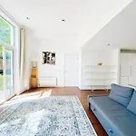 Portobello Dock Canalside Apartment