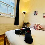 Room In Apartment In Central London