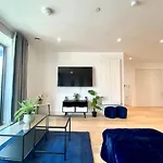 Md Apartments : Stunning 2 Bedroom 2 Bath Apartment - Royal Docks