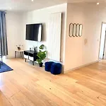 Md Apartments : Stunning 2 Bedroom 2 Bath Apartment - Royal Docks