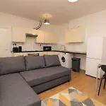 Ideal 2 Bed Flat Close To City