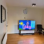 A Beautiful One Bedroom Apartment Within The Heart Of Central London..Fully Furnished Close To All Social Amenities..