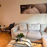 A Beautiful One Bedroom Apartment Within The Heart Of Central London..Fully Furnished Close To All Social Amenities..