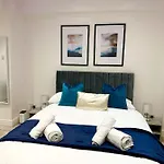 London Charm - Stylish Studio In Kensington
