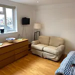 Central Flat In Putney