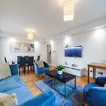 Terrific 2 Bed 2 Bath Apt With Gym & Roof Terrace -12 Mins From Central London