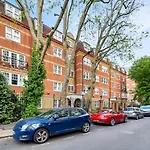 Terrific 2 Bed 2 Bath Apt With Gym & Roof Terrace -12 Mins From Central London