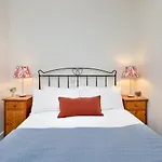 Cobbled Mews Apartment - Hyde Park W2