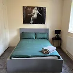 Homely Studio In Chalk Farm