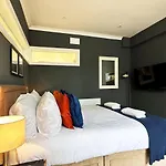 Liam Place Near Hyde Park - 1 Double Bed, 1 Sofa Bed, Spacious Apartment, Private Entrance