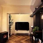 Liam Place Near Hyde Park - 1 Double Bed, 1 Sofa Bed, Spacious Apartment, Private Entrance