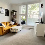 Stylish One-Bedroom Rental With Private Patio In Zone 2