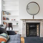 Chic Apartment Near Kensington Palace