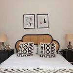 The Elmfield Road Wonder - Dazzling 2Bdr Flat