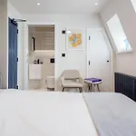 Newly Refurbished Luxury 2-Bed Flat Whole Apartment 2Mins To Paddington Station