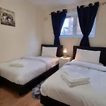 2 Bedroom Apartment In Kennington London