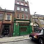 1-Bed Flat In Historic Camden