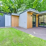 Charming Modern Chic Pad Summer House