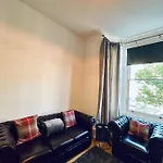 1 Bedroom Apartment In Shepherds Bush, London